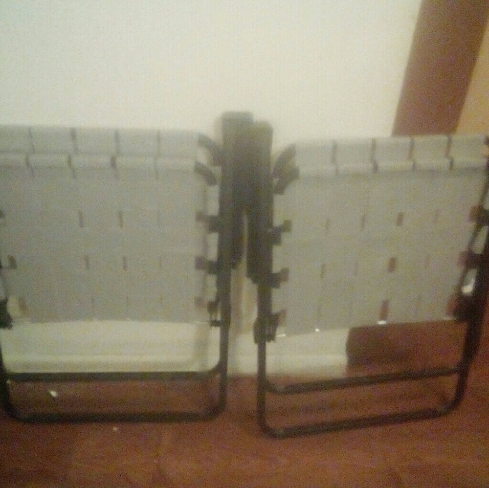 2 folding chair's